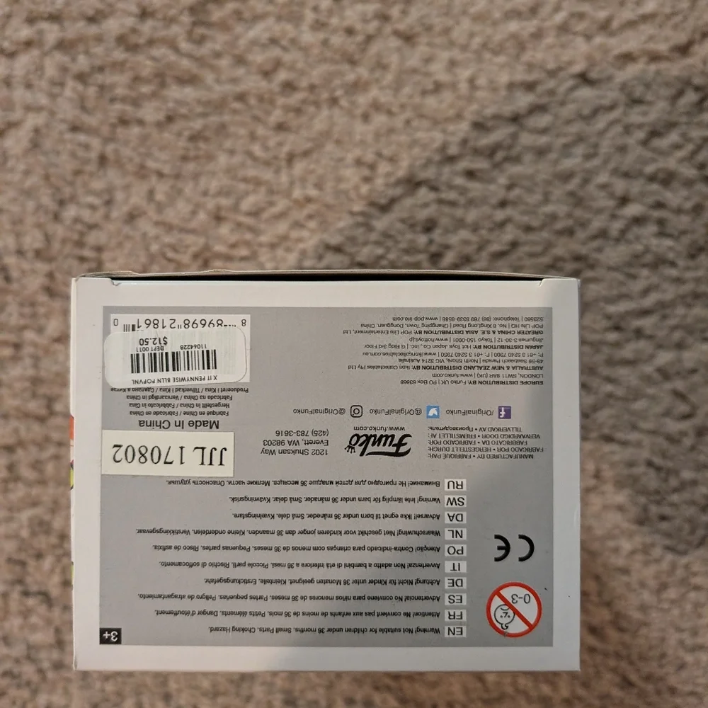 Pennywise with Balloon Funko Pop Figure - Picture 5 of 6